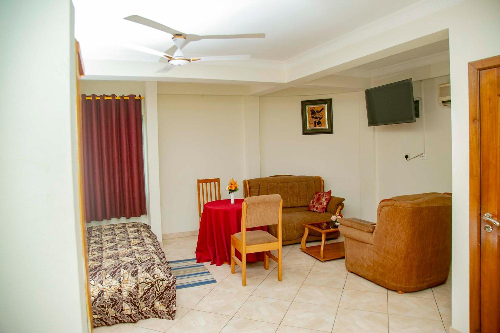 Brookvale Hotel Weija Extérieur photo