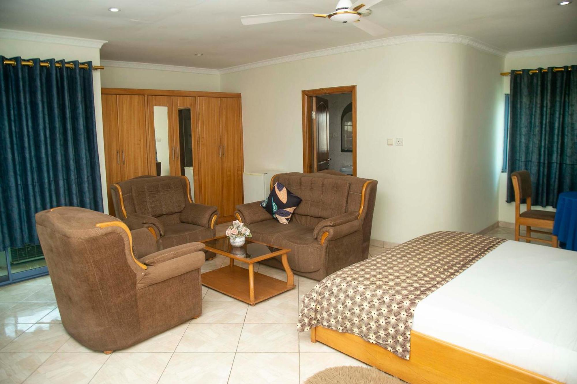Brookvale Hotel Weija Extérieur photo