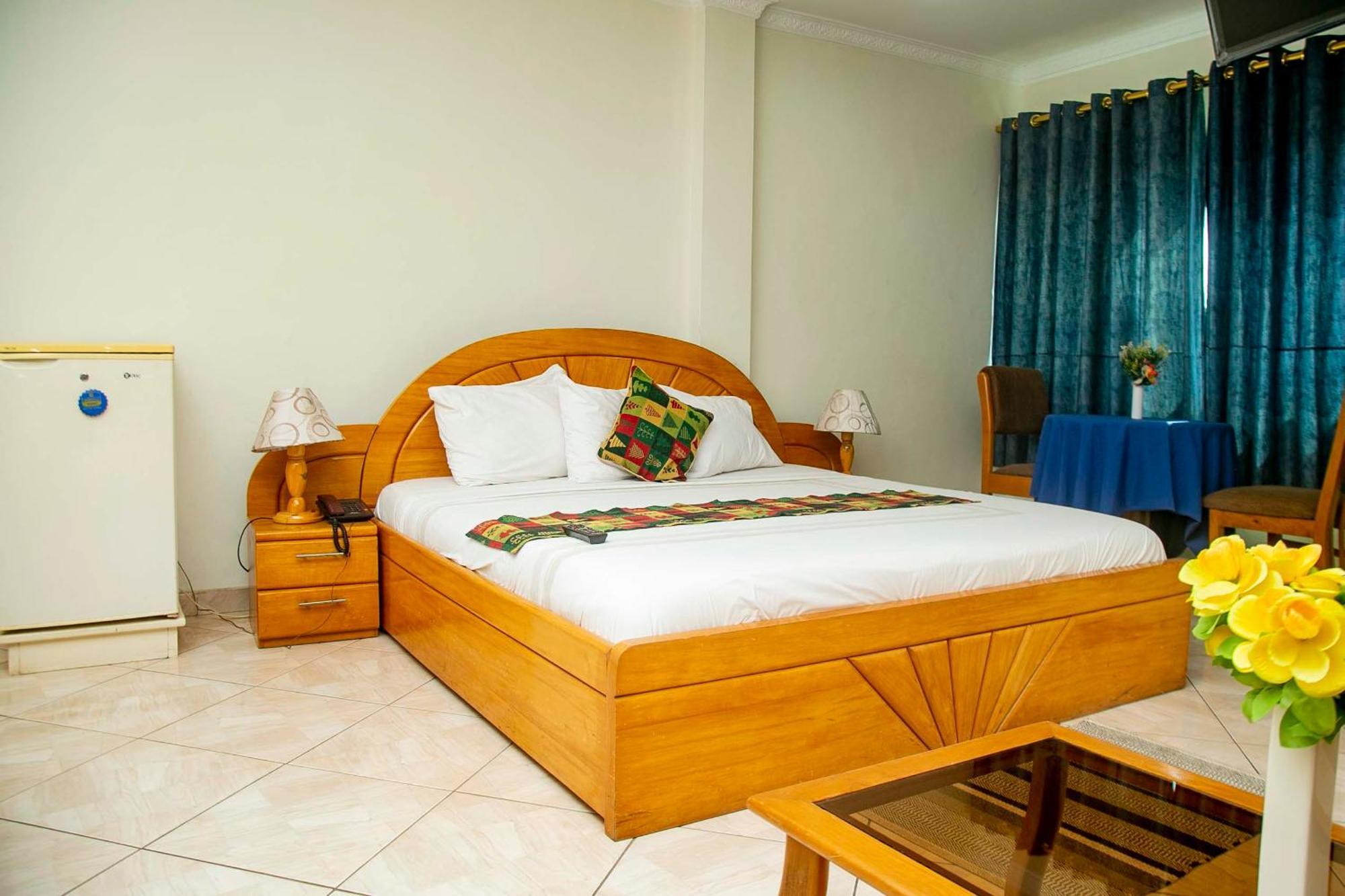 Brookvale Hotel Weija Extérieur photo
