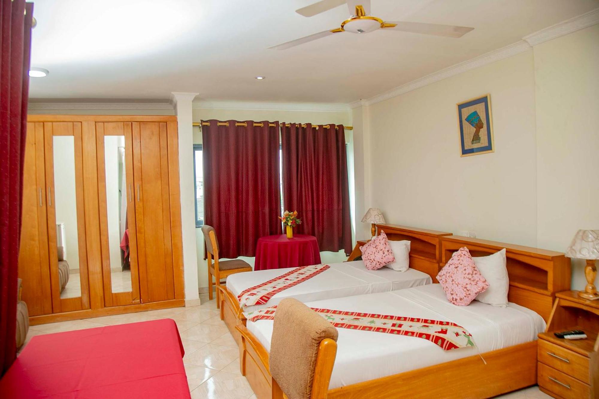 Brookvale Hotel Weija Extérieur photo