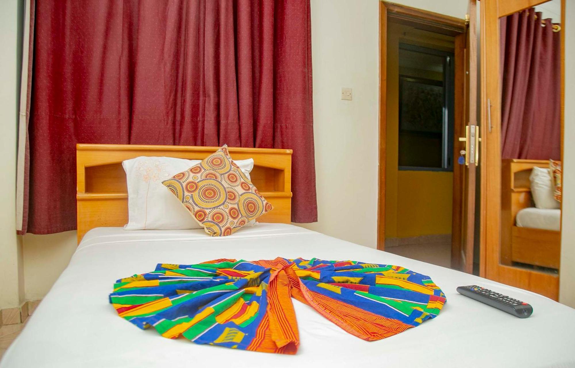 Brookvale Hotel Weija Extérieur photo