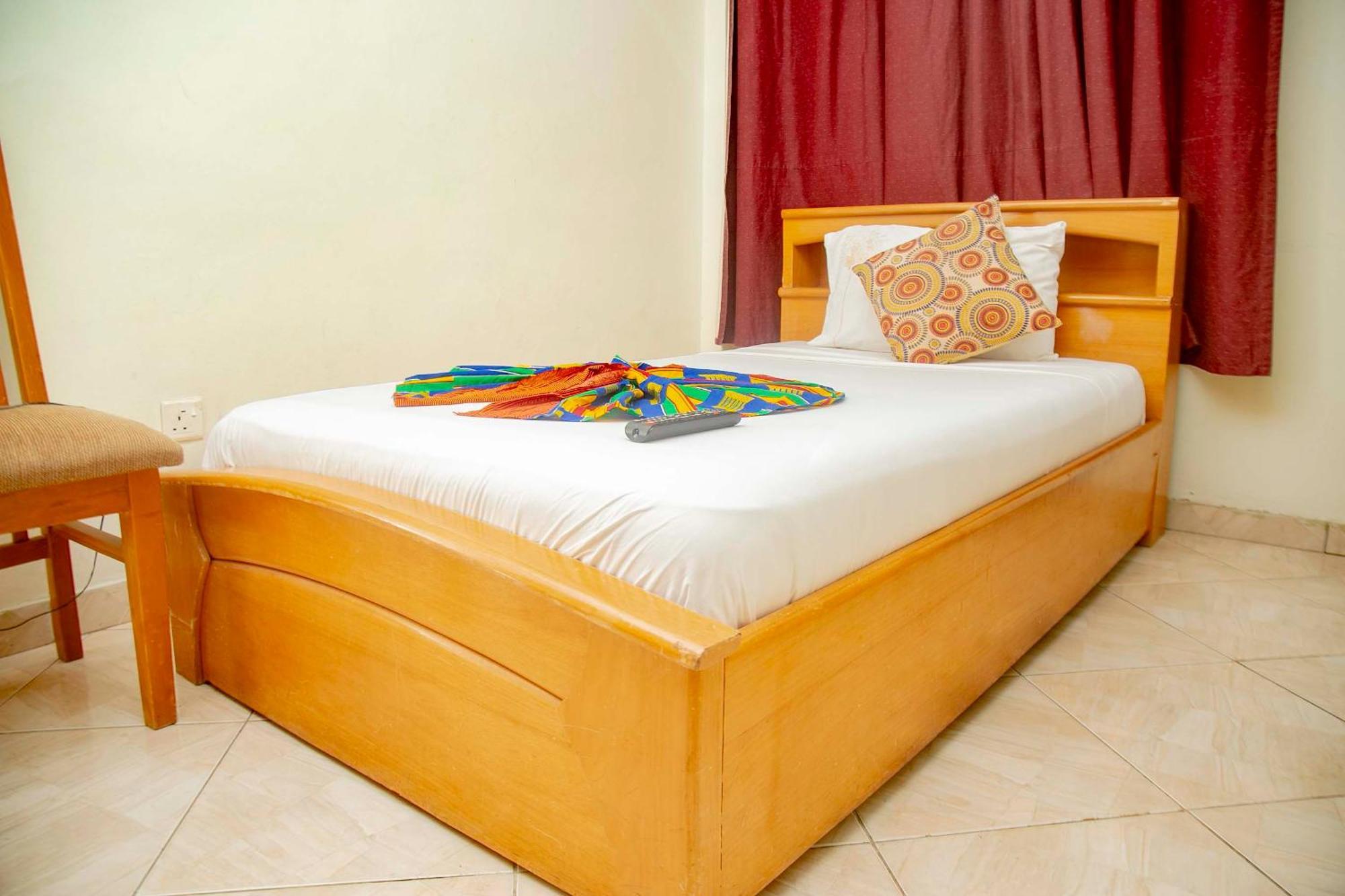 Brookvale Hotel Weija Extérieur photo