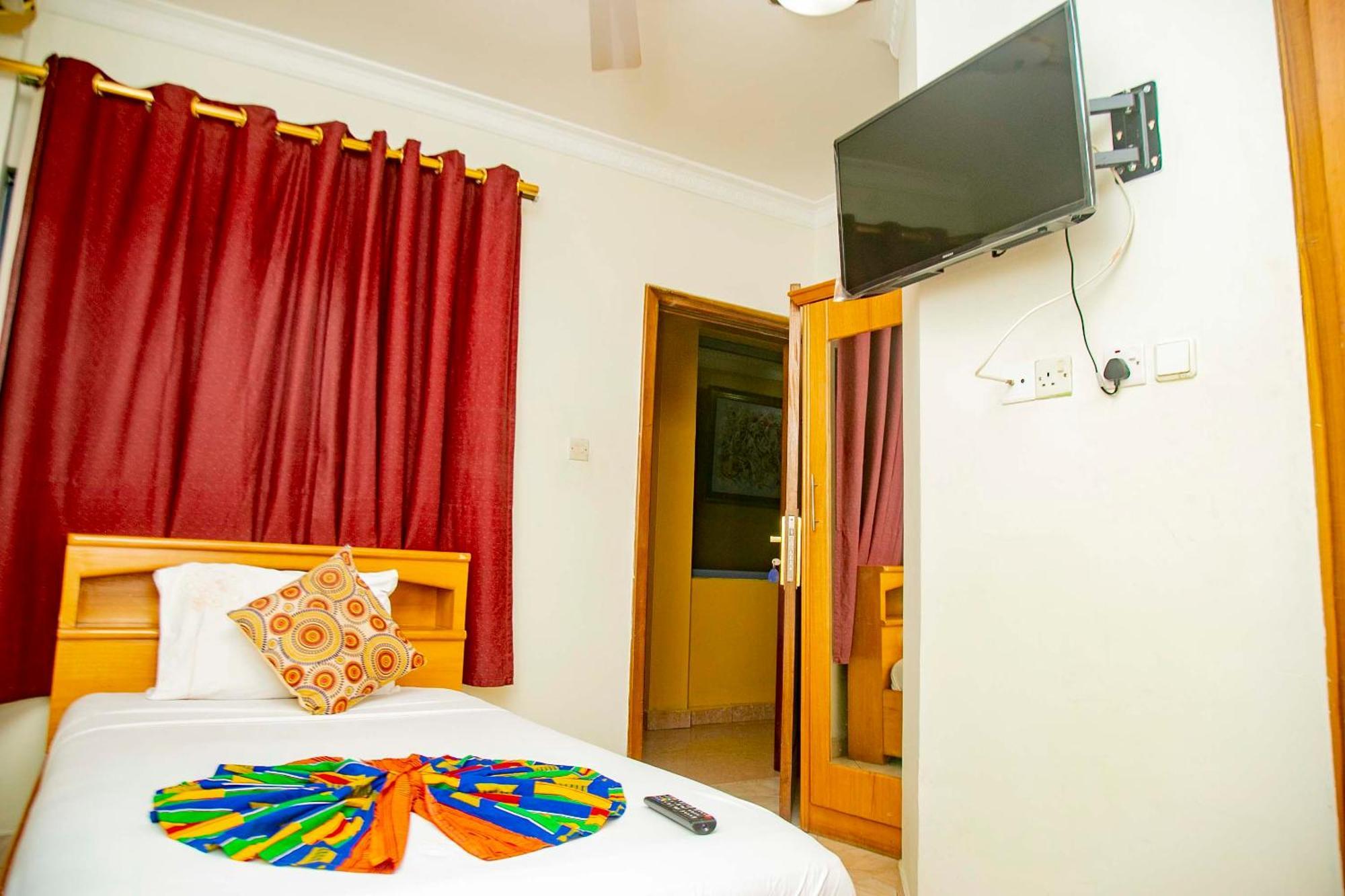 Brookvale Hotel Weija Extérieur photo