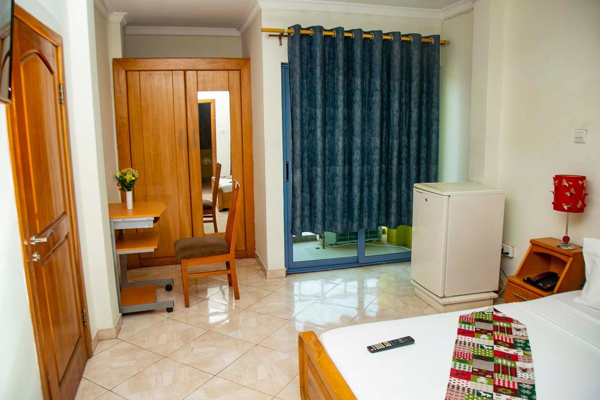 Brookvale Hotel Weija Extérieur photo
