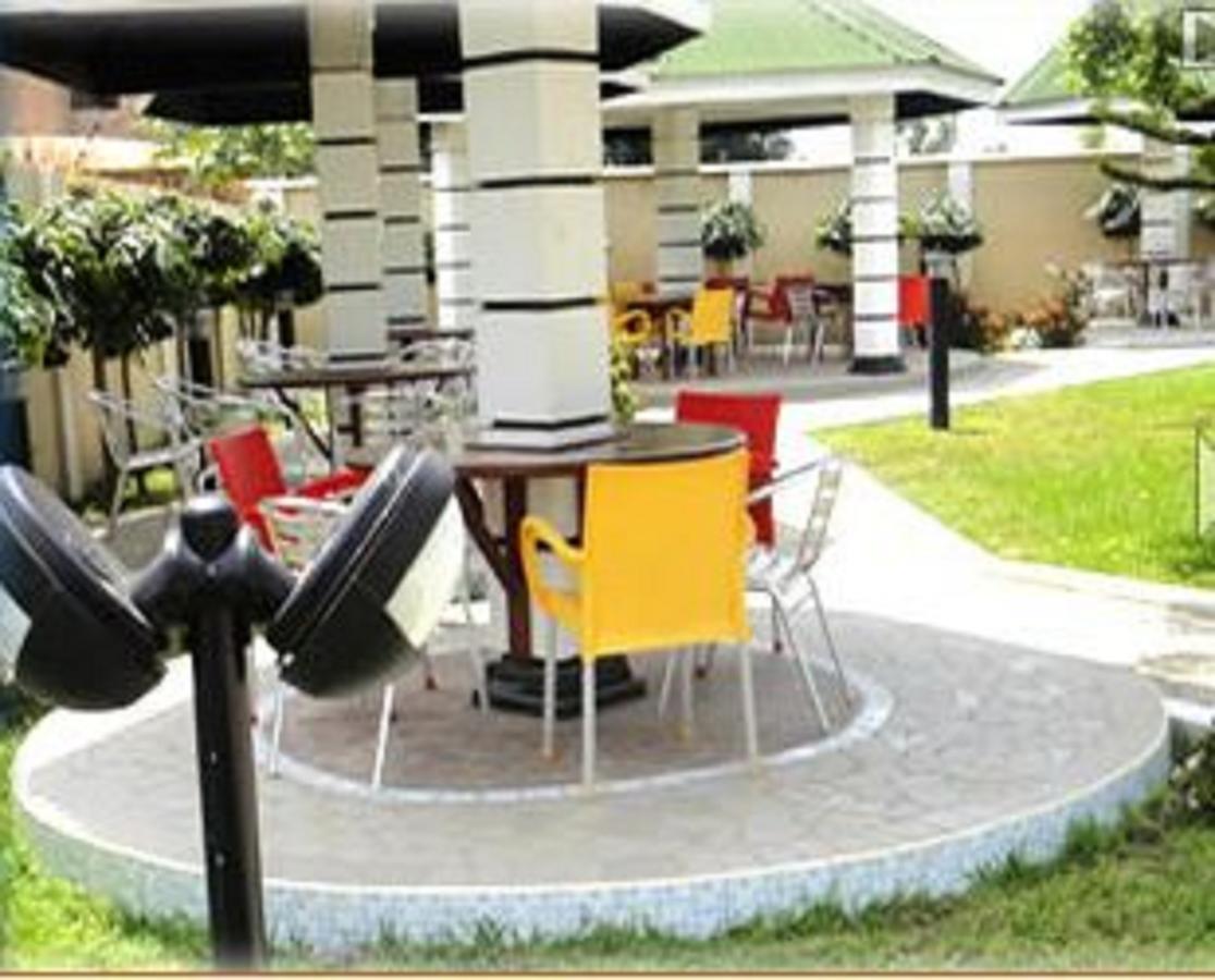Brookvale Hotel Weija Extérieur photo