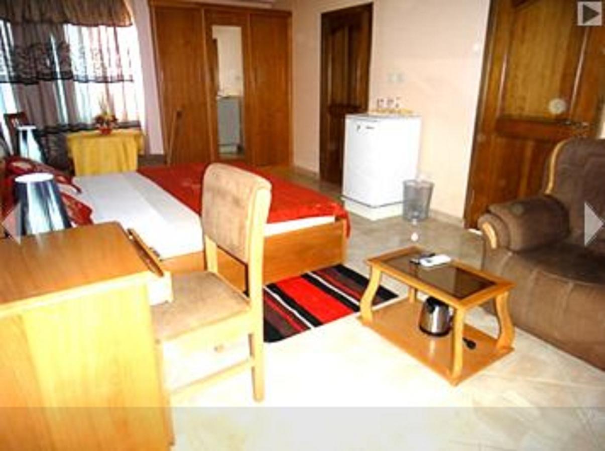 Brookvale Hotel Weija Extérieur photo