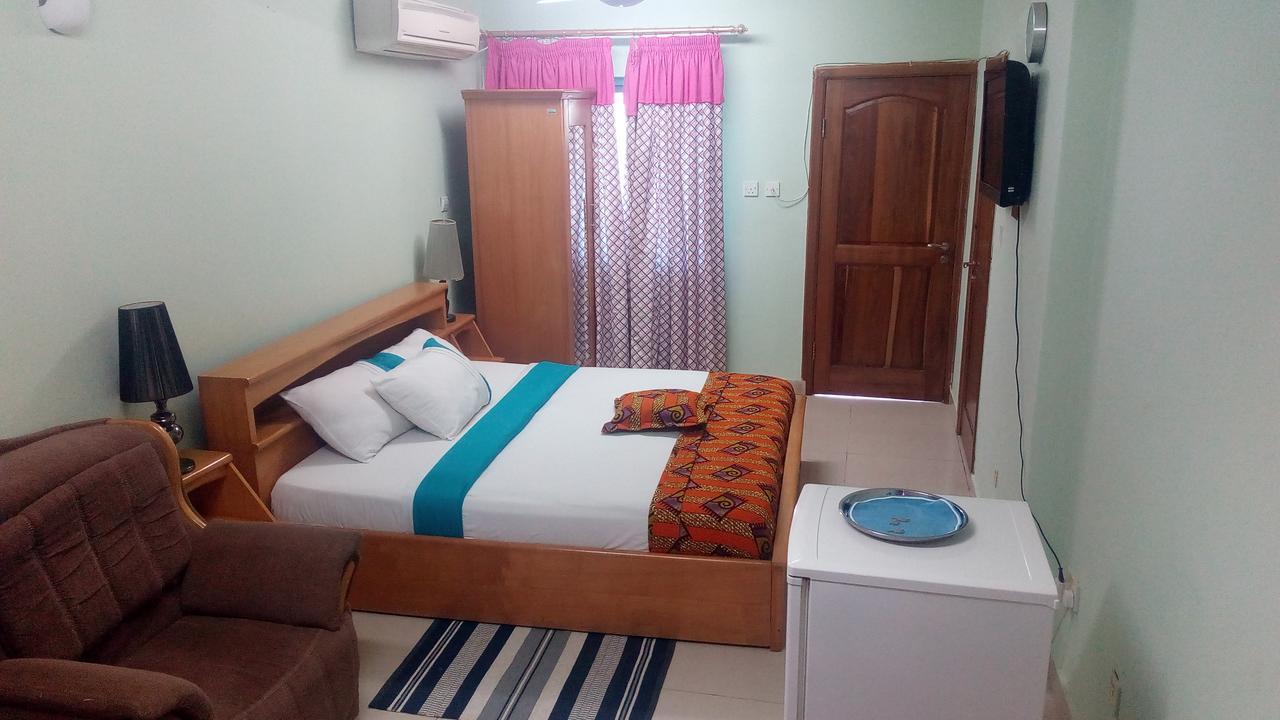 Brookvale Hotel Weija Extérieur photo