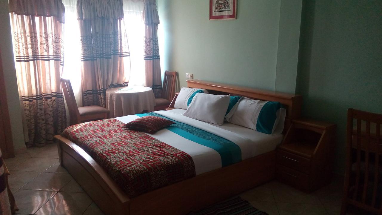 Brookvale Hotel Weija Extérieur photo